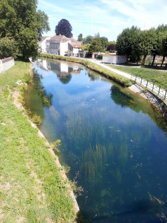Les Studios Du 4 Canal - 2 Grands Studios Independants Proche Du Loing Et Du Centre Historique De Nemours Saint-Pierre-Les-Nemours المظهر الخارجي الصورة